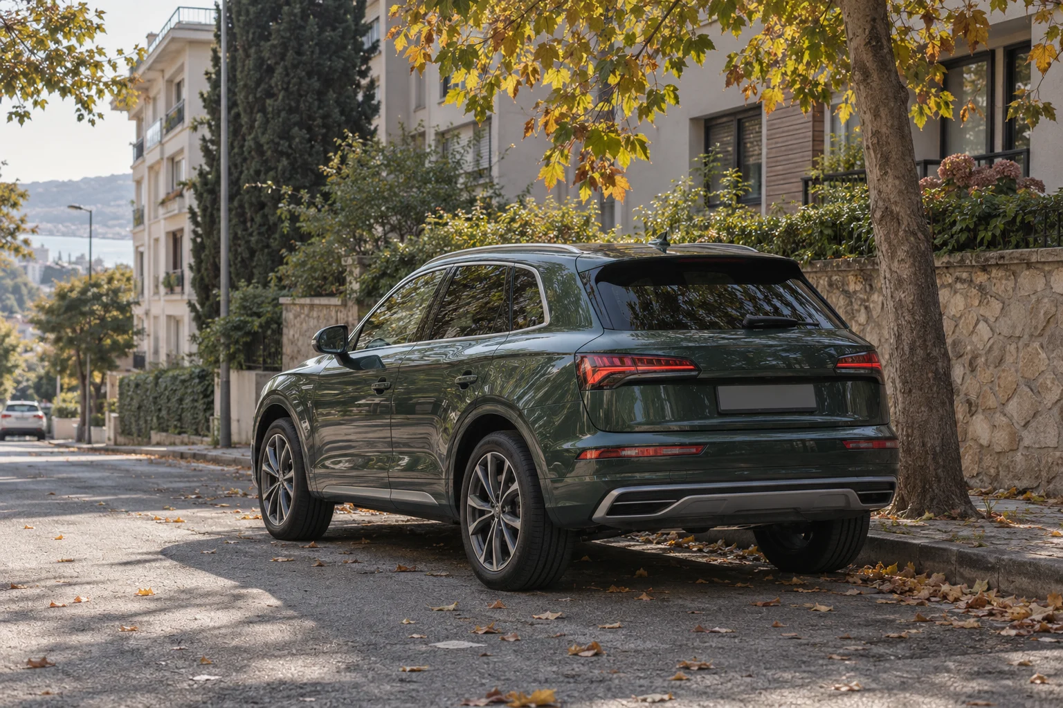 Q5 karşılaştırmasını temsil eden özgün yapay zekâ SUV görseli
