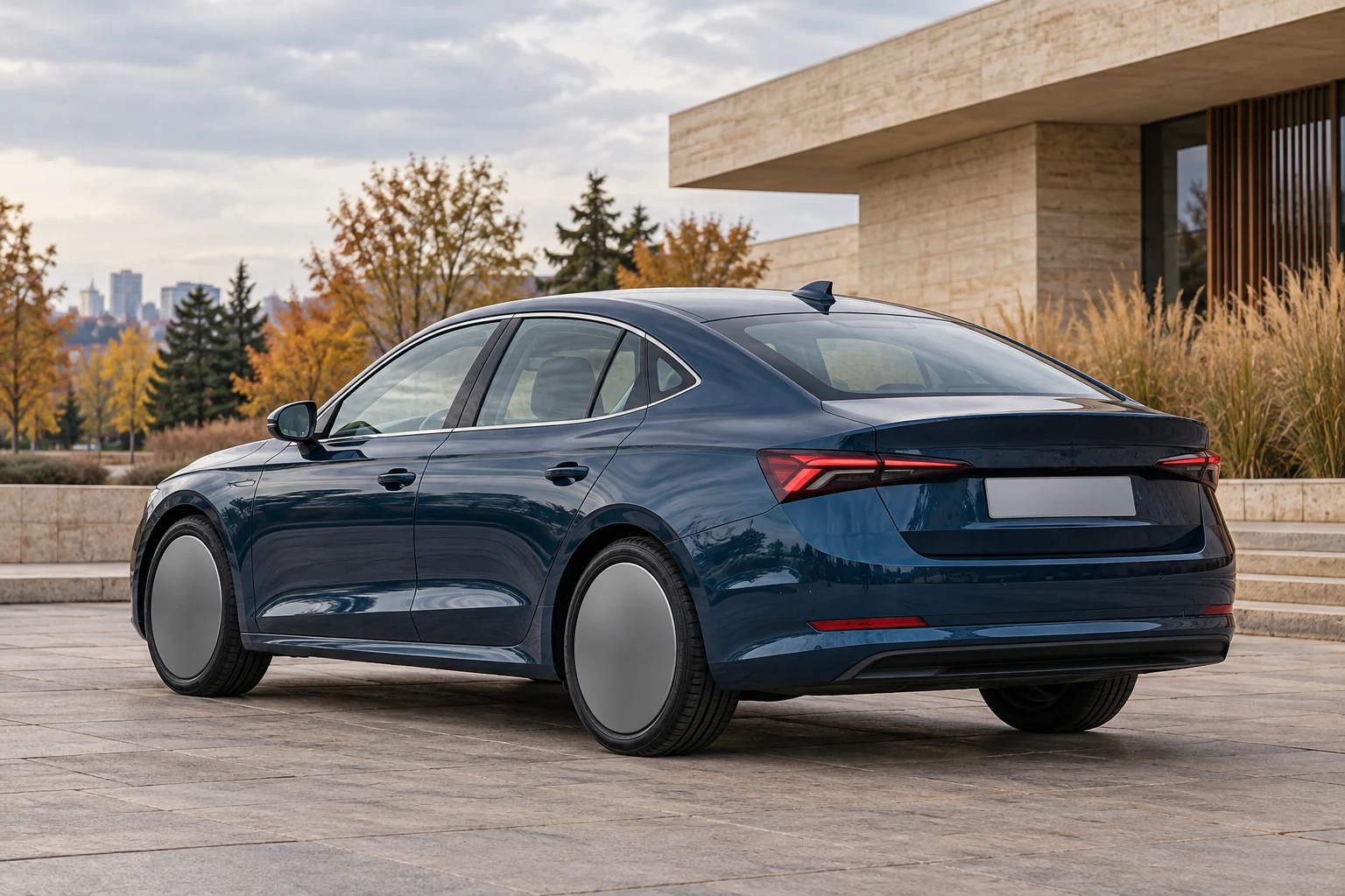 Çağdaş bir kent yapısının önünde park edilmiş koyu mavi aile tipi liftback otomobili gösteren yapay zekâ üretimi temsili görsel.